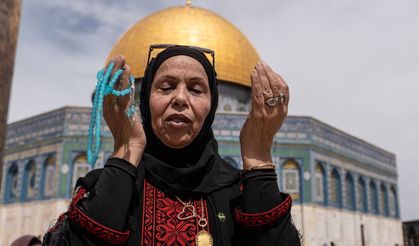 Mescid-i Aksa'da ramazan ayının son cuma namazı