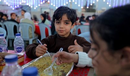 Gazze'de toplu iftar programı
