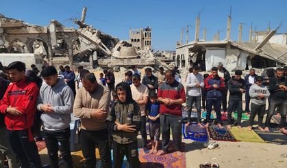 Gazze'de Ramazan ayının ikinci cuma namazı