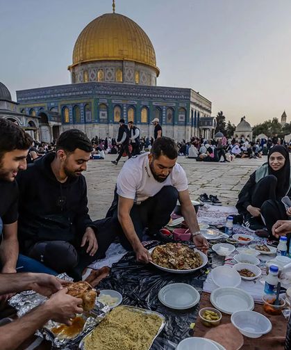 Ramazan 10 ülkede Çarşamba, diğerlerinde Perşembe başlıyor