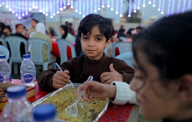 Gazze'de toplu iftar programı