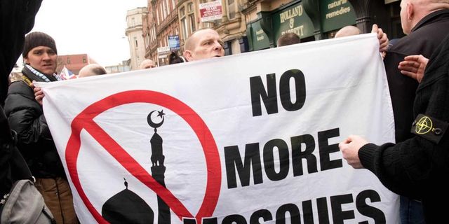 Almanya'daki Irkçı Saldırılar Müslümanları Hedef Alıyor