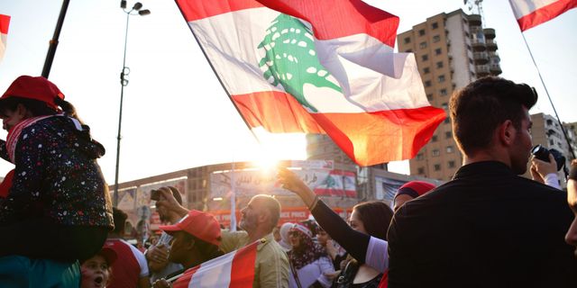 Lübnan’da Halk Yolları Kapattı