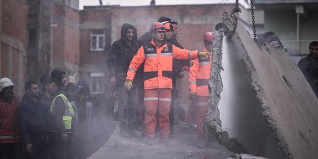 Avrupa Ülkeleri Türkiye'ye Kurtarma Ekibi Gönderiyor