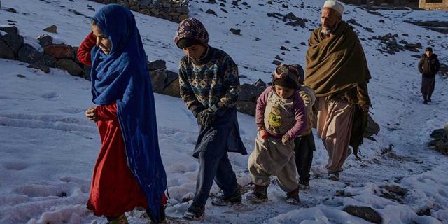 Afganlar Dondurucu Soğuklarla Mücadele Ediyor