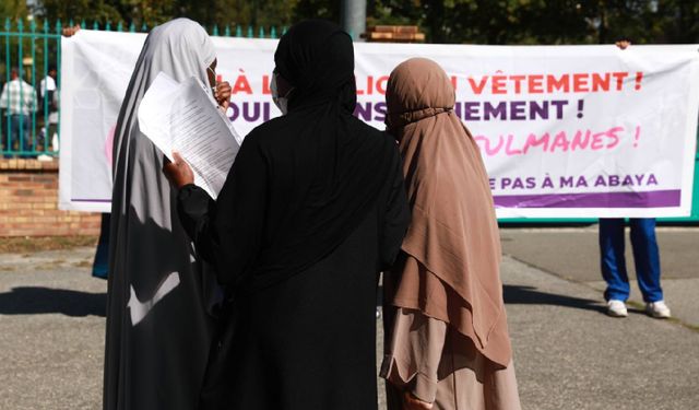 Fransa'da okullardaki abaya yasağı Danıştay'da görüşüldü