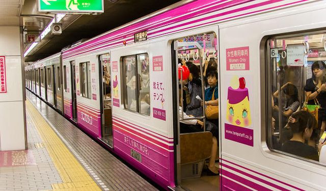 Japonya'da sadece kadınlar için 'pembe metro' uygulaması