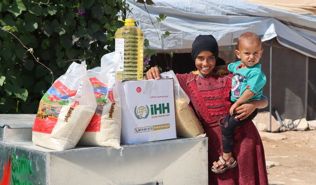 İHH'dan Suriye'deki depremzedelere gıda yardımı