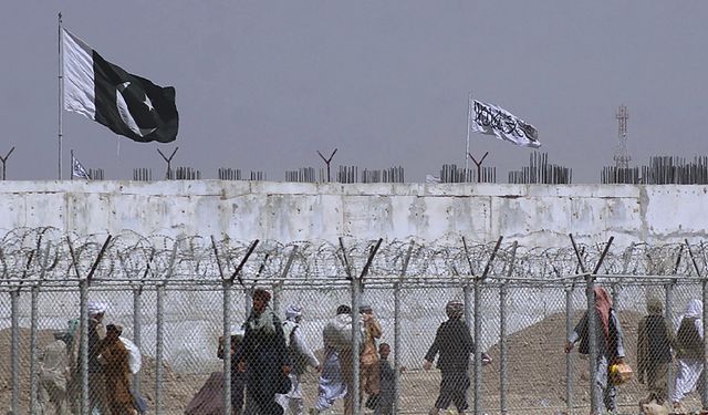 Taliban ve Pakistan sınır güçleri arasında çatışma