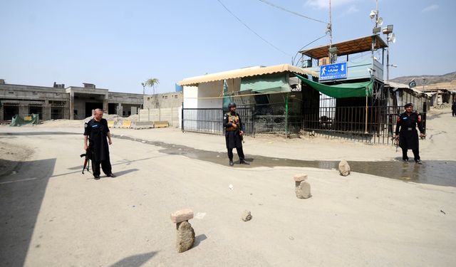 Pakistan-Afganistan arasındaki ana sınır kapısı 2. gün de kapalı kaldı