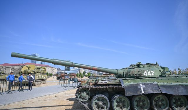 Karabağ'ın işgalinin sembolü tank Bakü'ye getirildi