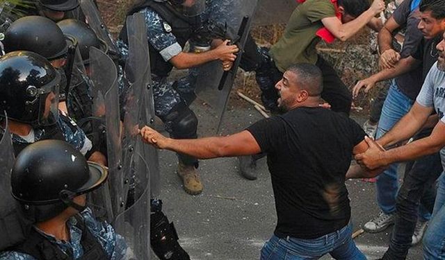 Azerbaycan'ın Beyrut Büyükelçiliğine yönelik Ermeni asıllı grubun saldırısında 25 polis yaralandı