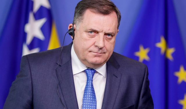 Dodik'ten Sırp yetkililerin kurumlardan çekilme planına destek