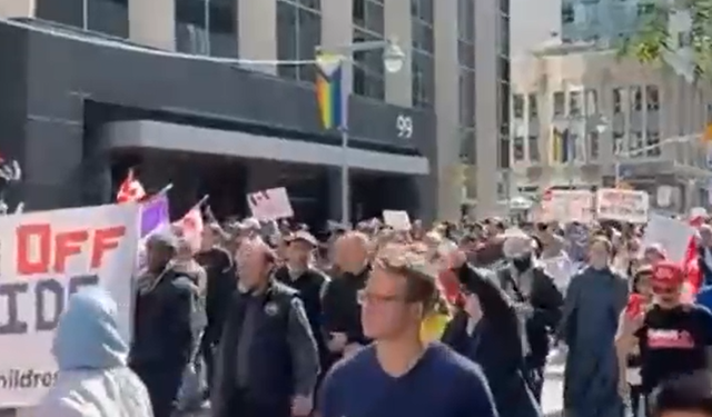 Kanada'da LGBT dayatmasına karşı protesto!