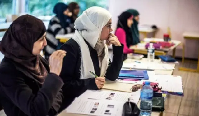 Fransa'da 'abaya' yasağına tepki: "Özgürlük ilkesine ters!"