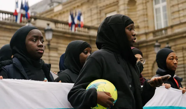 Paris Olimpiyat Oyunları'nda Fransız sporcular için başörtüsü yasağı