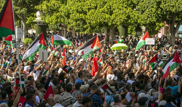 Tunus’ta binlerce kişi Filistin’e destek için gösteri düzenledi