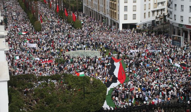 Fas'ta binlerce kişi Gazze'ye destek gösterisi düzenledi