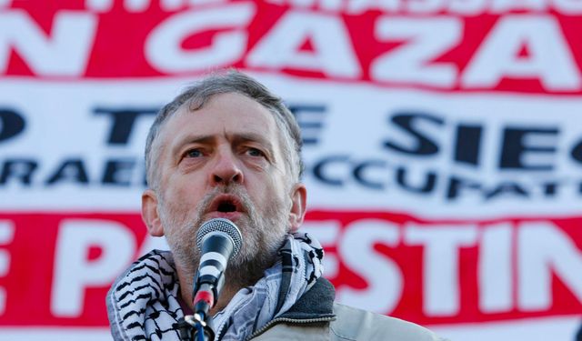 Eski İngiltere İşçi Partisi Lideri Corbyn: "Gazze'de insanlar karanlıkta ölüyor"