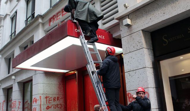 İsrail'e mühimmat tedarik eden Leonardo'nun ofisi önünde Filistin'e destek gösterisi