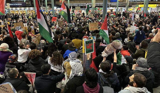 Hollanda hükümeti, İsrail'e silah yolladığı gerekçesiyle protesto edildi