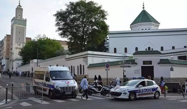 Fransa'da provakatif eylem: Cami duvarına "Araplara ölüm" yazdılar!