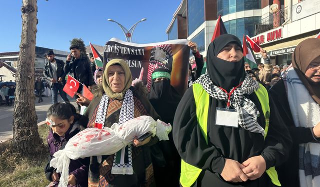 Vanlılar yaptıkları yürüyüşle İsrail'in Gazze'ye yönelik saldırılarını protesto etti