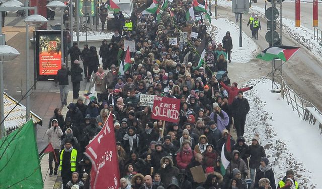 İsveç'te İsrail Büyükelçiliği önünde Filistin'e destek gösterisi