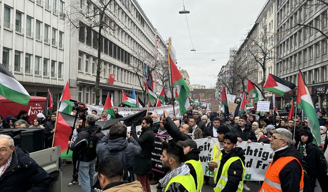 Düsseldorf'ta Filistin halkıyla dayanışma gösterisi düzenlendi