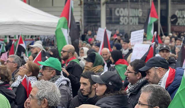 Paris'te Noel tatiline rağmen Filistin'e destek gösterisi düzenlendi