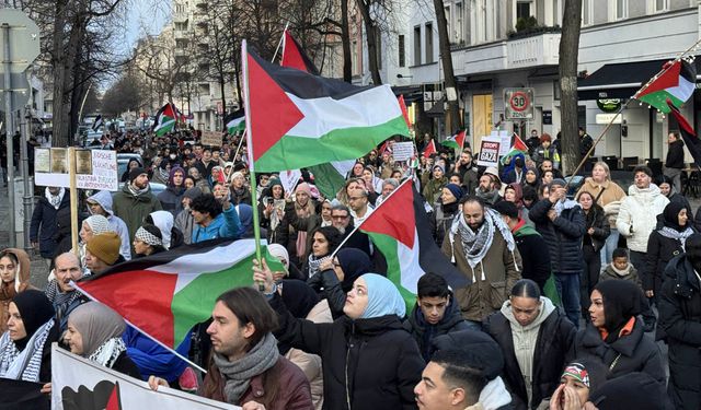 İsrail'in Gazze'ye saldırıları Berlin'de protesto edildi