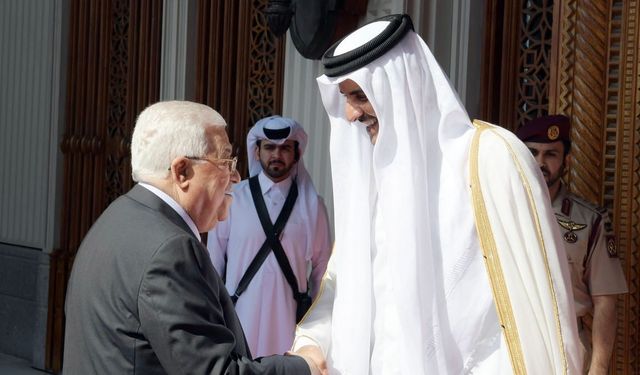 Filistin Başkanı ve Katar Emiri, İsrail'in Gazze'den tam çekilmesi gereğini vurguladı