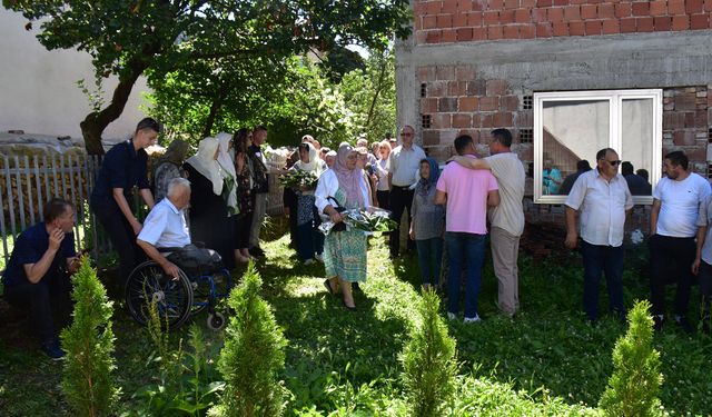 Bosna Hersek'te savaşta yakılarak katledilen 70 sivil törenle anıldı