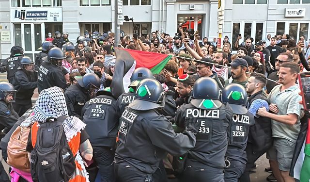 Berlin’de Filistin’e destek eyleminde çok sayıda gösterici gözaltına alındı