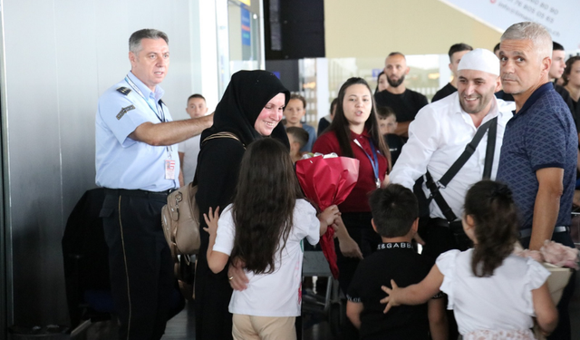 Kuzey Makedonyalı hacı kafilelerinin kutsal topraklardan dönüşü başladı