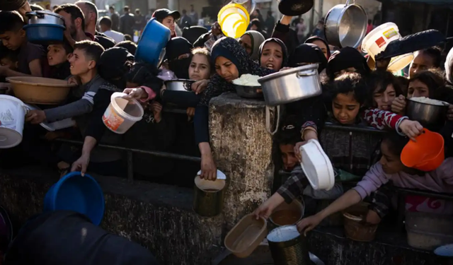 ActionAid: İsrail'in Gazze'ye girişine izin verdiği yardım ihtiyacın çok altında