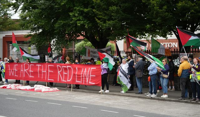 Dublin’de “ABD’nin İsrail’in gerçekleştirdiği soykırımdaki ortaklığı” gösterisi düzenlendi