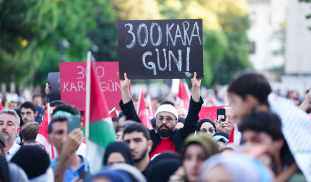 Filistin İnisiyatifi, Gazze'de 300 gündür katliam yapan İsrail'i protesto etti