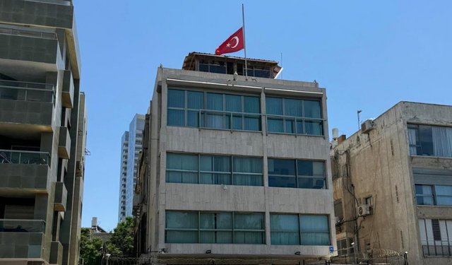 Türkiye'nin Tel Aviv Büyükelçiliği ve Kudüs Başkonsolosluğunda bayraklar yarıya indirildi