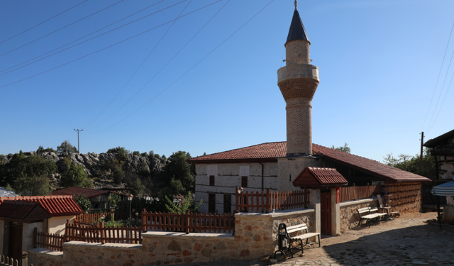 600 yıllık Sarıhacılar Camisi yenilenen çehresiyle ziyaretçilerini ağırlıyor