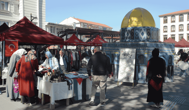 Kütahya'da Gazze'ye yardım için "Hayır Çarşısı" kuruldu