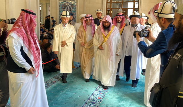 Mescid-i Nebevi Camii İmamı El Budeyr, Kırgızistan'da cuma namazı kıldırdı