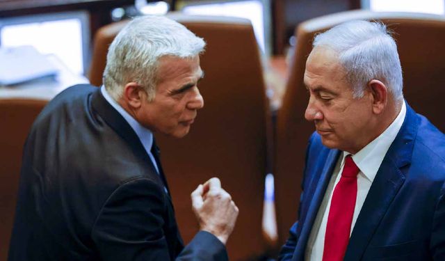 Lapid, Netanyahu'yu koalisyon ortaklarına rüşvet vermekle suçladı