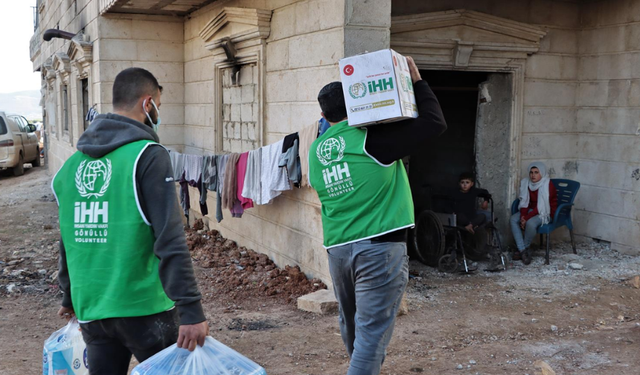 İHH'den Suriye'ye en az 60 tır yardım malzemesi gönderildi