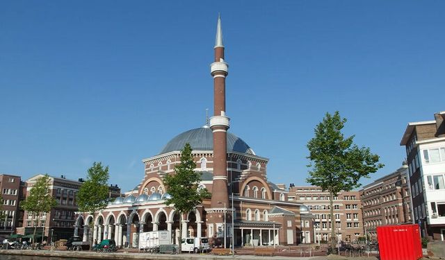 Hollanda'da 9 camiye kan izleri taşıyan nefret içerikli mektuplar gönderildi