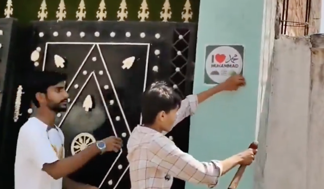 Hindistan'da Müslümanlar, Peygamber Efendimiz için mücadele ediyor