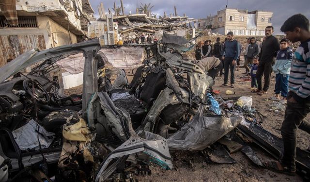 İsrail'den ateşkese kanlı darbe: Gazze'de araç vuruldu