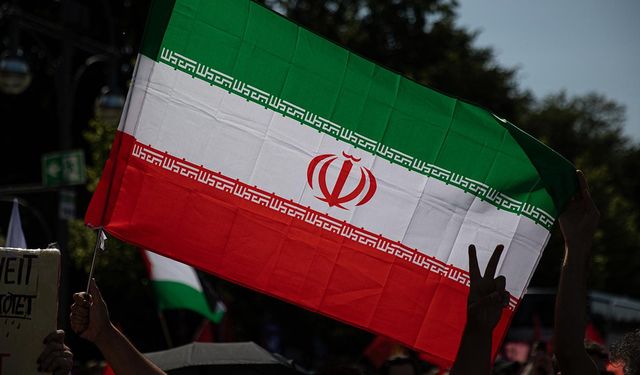 İran sokakları karıştı: Trump'tan 'müdahale' tehdidi