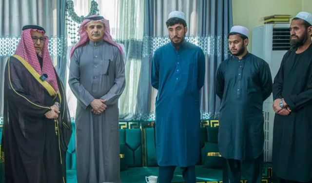 Kabil'de Suudi arabuluculuğu: 3 Pakistan askeri serbest