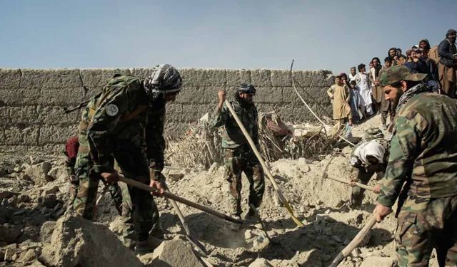 Afganistan elçiyi çağırdı: Pakistan'a misilleme yolda